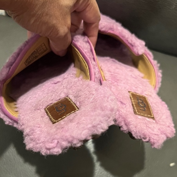 UGG Women's Pink Fuzzy Slide Slippers size 6 - Picture 7 of 9